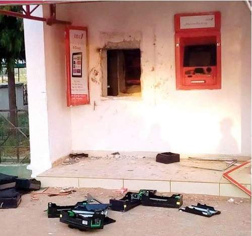 Armed Robbers Dressed In Uniforms Raid ATM At IBB University (Photo)