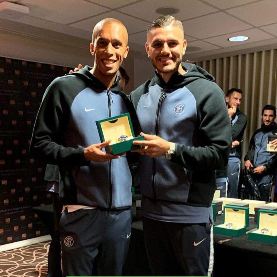 Inter Milan star buys teammates Rolex wristwatches for helping him win top scorer award (photos)