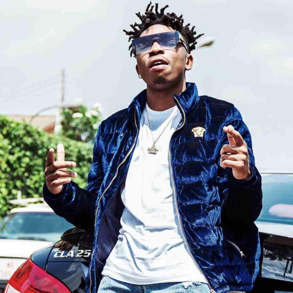 Nigerian lady burst into tears after finally achieving her life-long dream of meeting Mayorkun (Video)