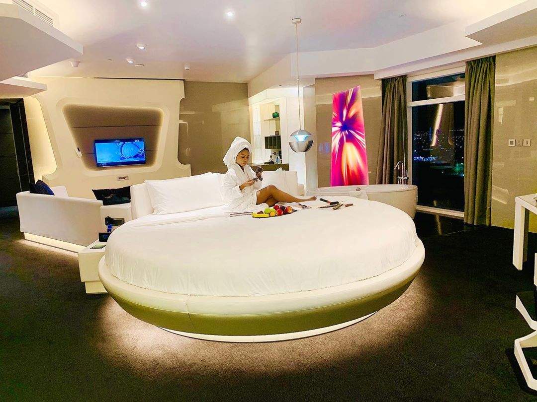 Mercy gets hotel room upgrade in Dubai, moved to an exquisite suite worth millions per night (Video)
