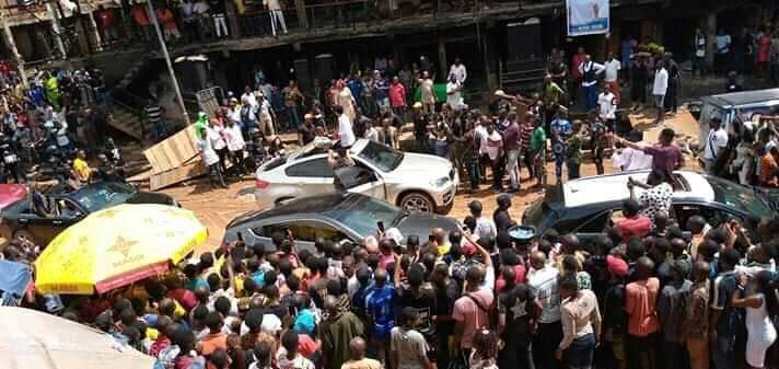 Photos of Pastor Odumeje distributing N4 million to Ochanja Market fire victims as promised