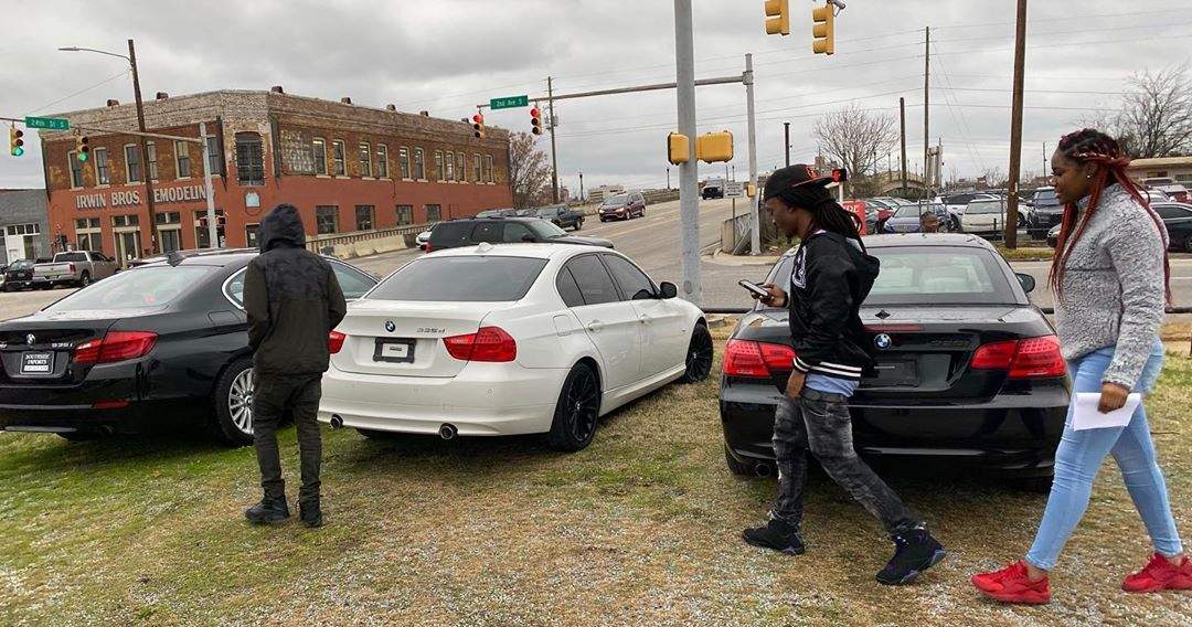 YouTuber, Kayla Nicole Jones buys boyfriend, bestfriend and brother a car; replies those calling her stupid for buying her boyfriend a car
