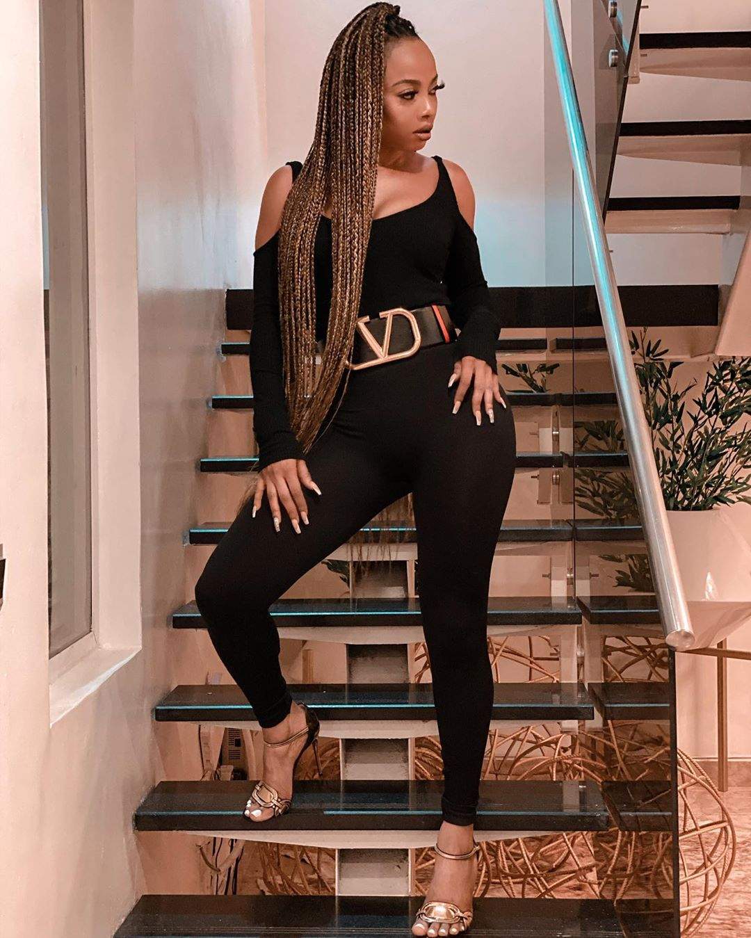 Khloe reportedly begs Toke Makinwa for clothes, days after warning people to stay off begging in 2020