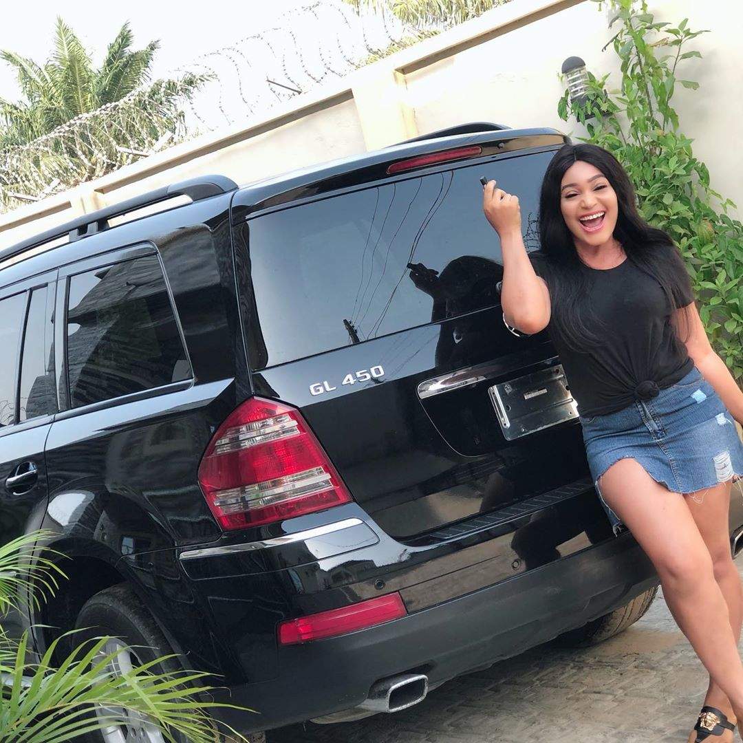 Actress Sophia Williams gets a Benz car gift