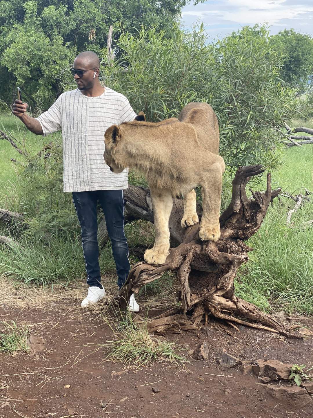 BBNaija's Omashola strikes a pose with LIONS! (Photos)