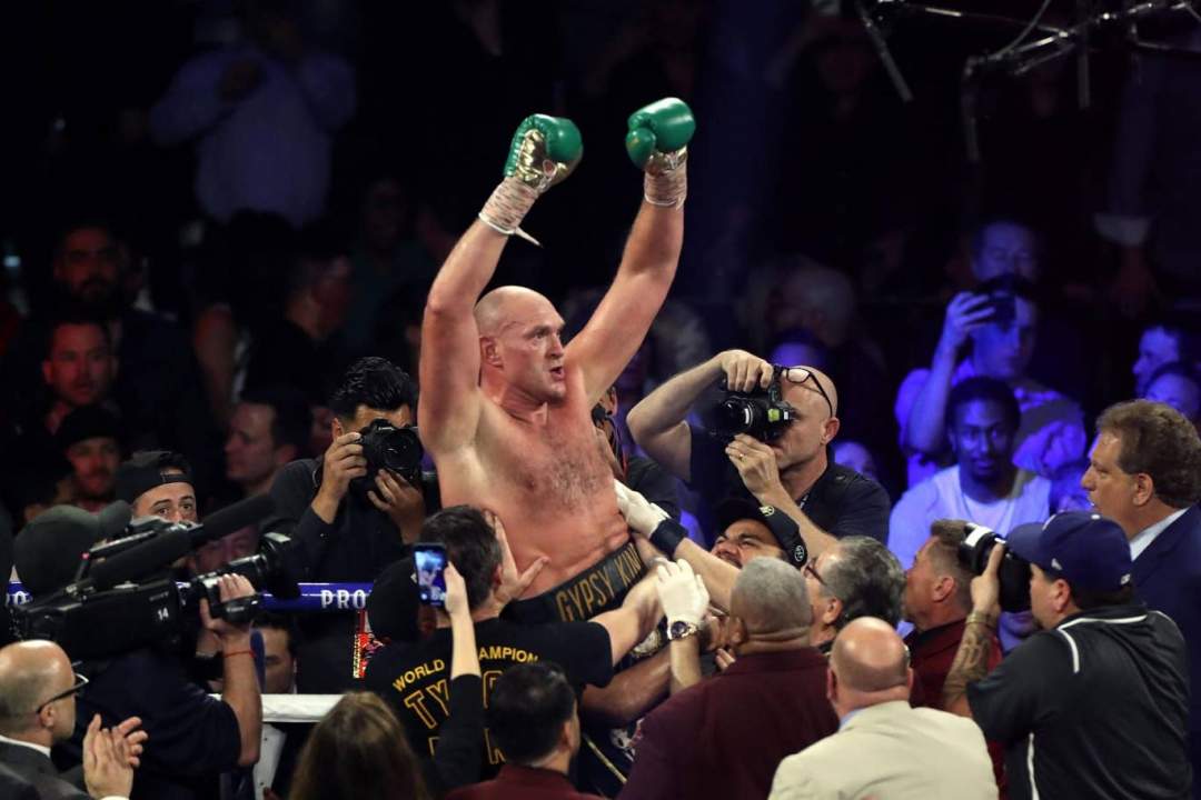 Tyson Fury defeats Deontay Wilder to become the new WBC heavyweight champion