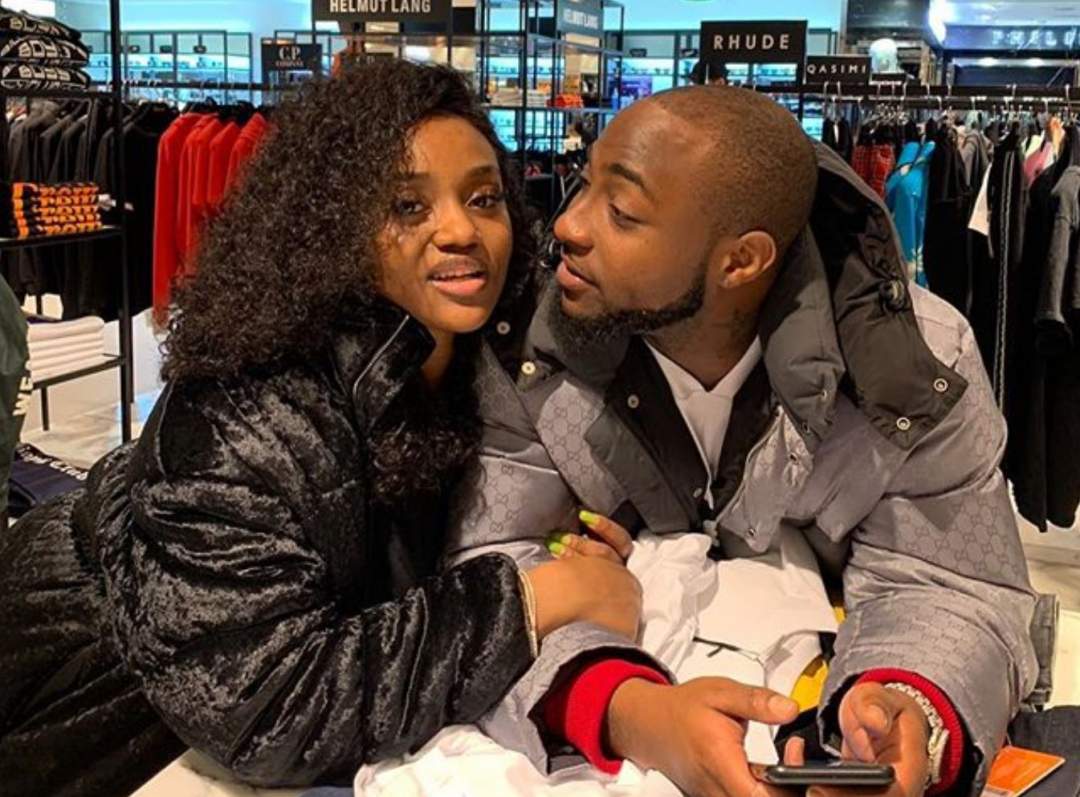 Davido looks exhausted as he takes care of his son while Chioma is being treated for Covid-19; says 'mothers are trying'