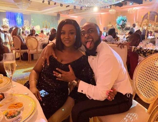 Davido secures Chioma's breasts at his brother's wedding (Photo)