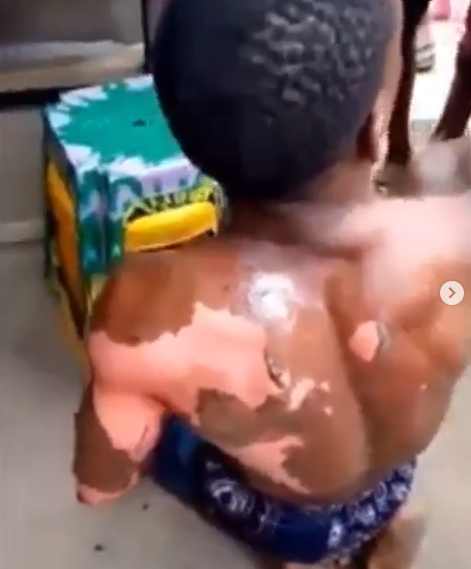 Coronavirus lockdown: Wife bathes husband with hot water in Onitsha (video)