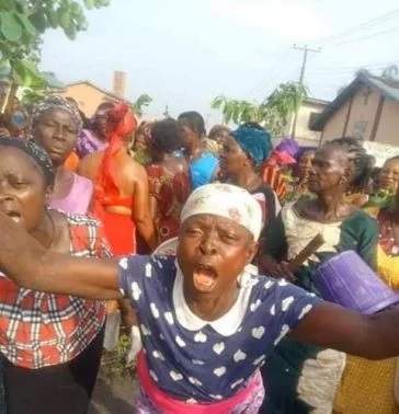 Coronavirus : Women protest over two weeks lockdown extension in Delta state (Photos)