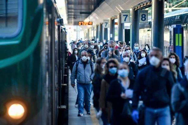 Over 4 million Italians troop to the streets today for the first time in two months after Government eases lockdown (Photos)