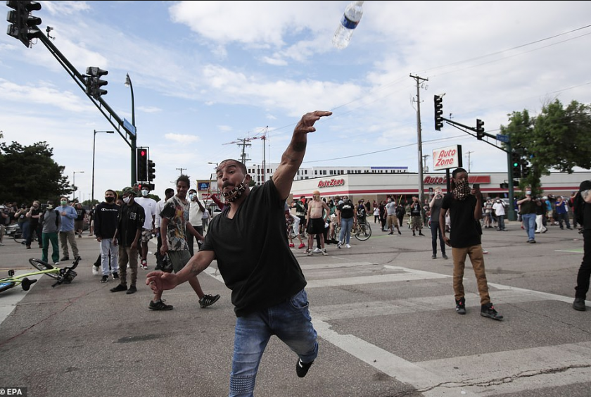 Chaos in Minneapolis as protesters loot malls and burn buildings in reaction to African American's death (photos)