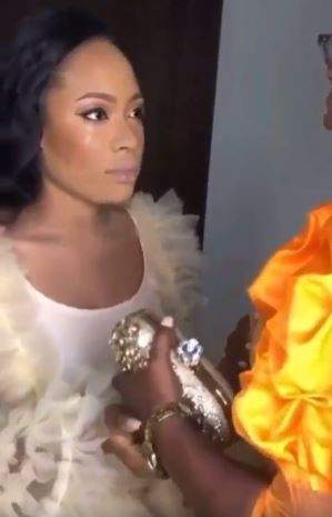 Nigerian bride melts hearts over viral video of her serenading her mum on her wedding day