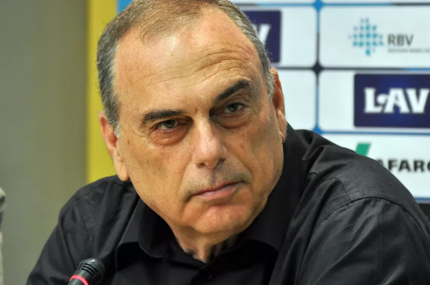 EPL: Abramovich set to bring ex-manager Avram Grant back with Lampard under pressure