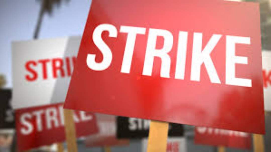 Minimum wage: 200 female footballers set to go on strike