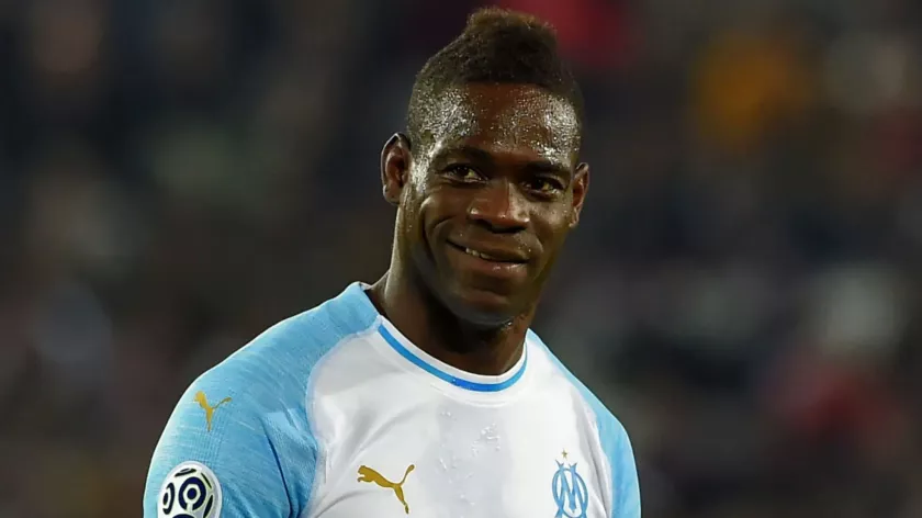 Mario Balotelli finally signs for new club