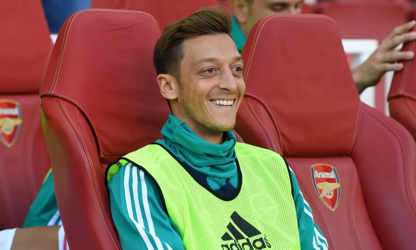 Mesut Ozil in shock move to join Ronaldo at Juventus