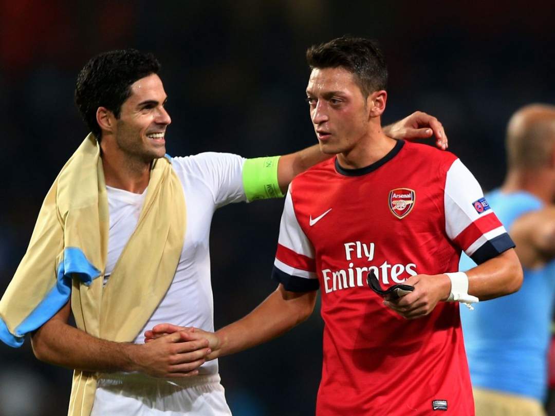 EPL: What Arteta did to Mesut Ozil after Arsenal's 2-0 win over Man United