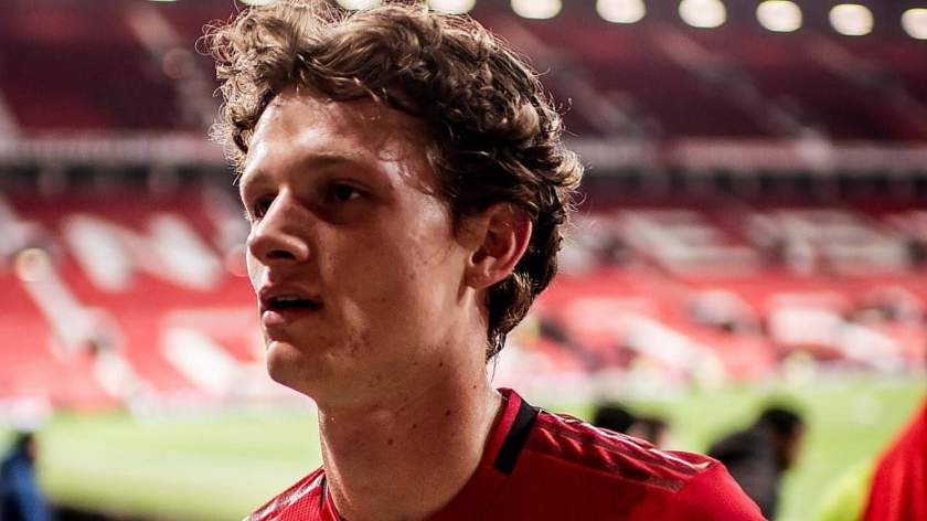Man Utd confirm new deal for 20-year-old defender