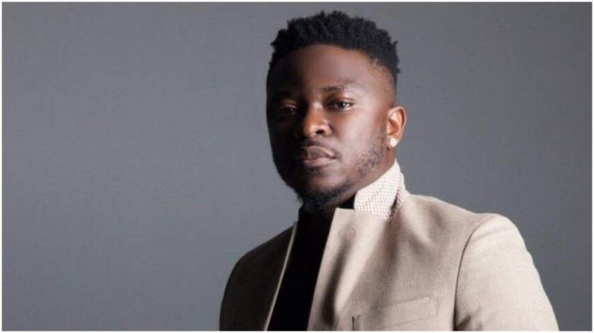 US-based singer, Akeju rates Davido, Wizkid