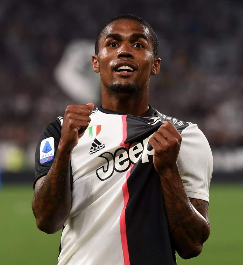 Transfer: Douglas Costa in shocking move to Man Utd