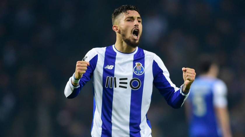 Alex Telles set to join Man Utd