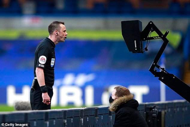 Chelsea vs Man Utd: Referee reportedly admits Hudson-Odoi's handball was 'penalty'