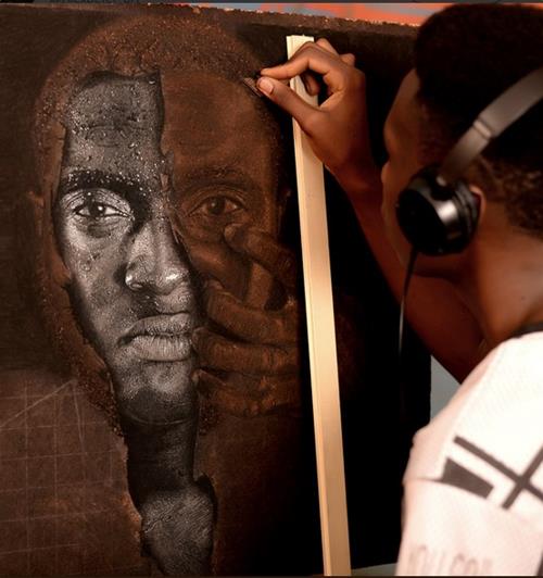Meet Nigerian Artist Alex Peter Who Draws With Razor Blade On Wood (Photos)