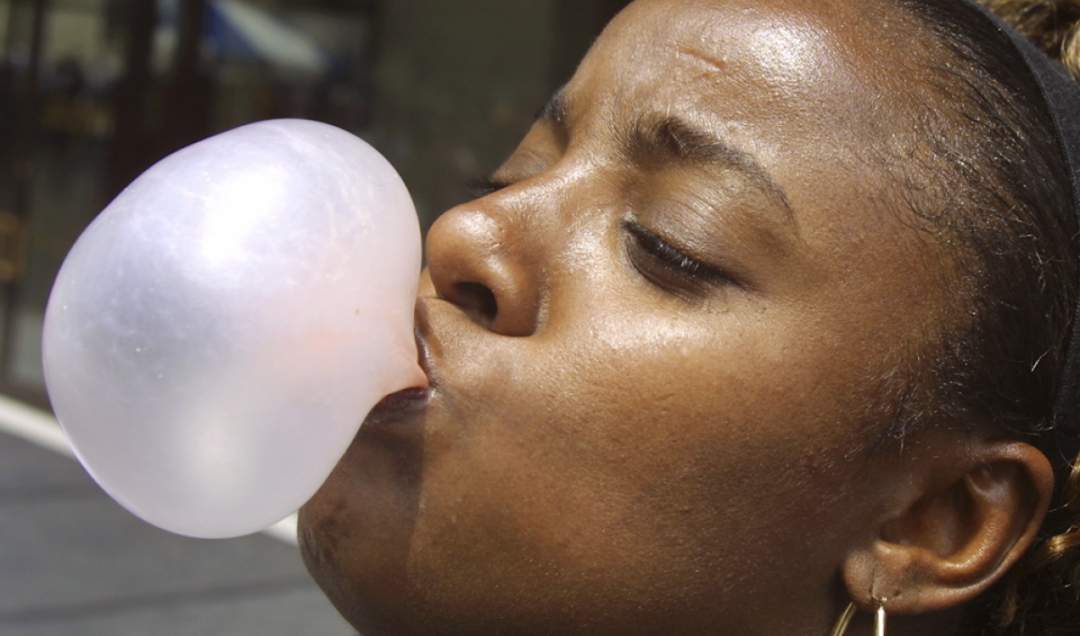 6 Effects Of Chewing Gum