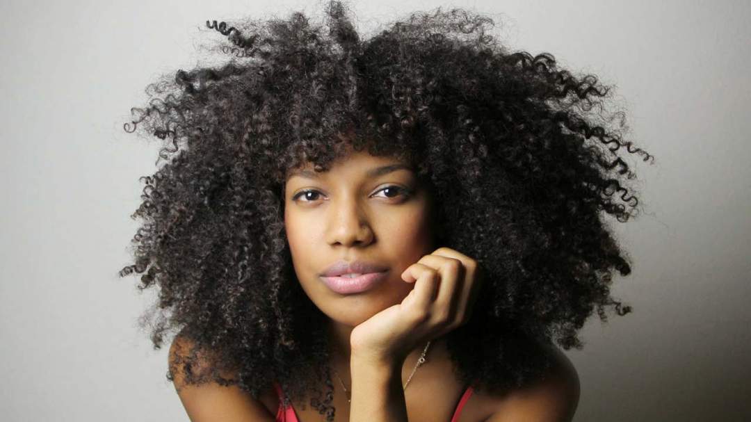 4 Natural Home Remedies To Treat Oily/Greasy Hair