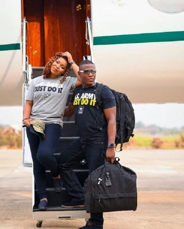 Aww, see the Love Between this soldier and His Adorable Female Pilot (Photos)