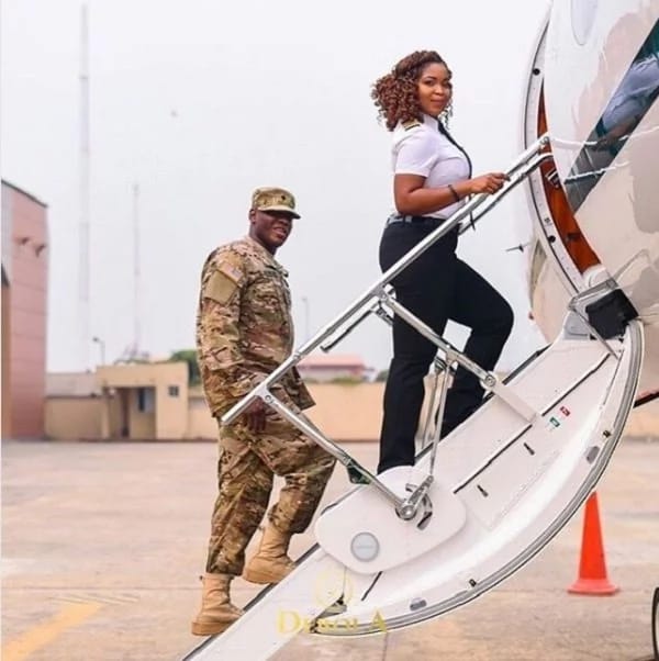 Aww, see the Love Between this soldier and His Adorable Female Pilot (Photos)