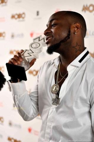 See First Ever Photos Of Davido And His Best African Artiste Award Plaque He Won At The Mobos