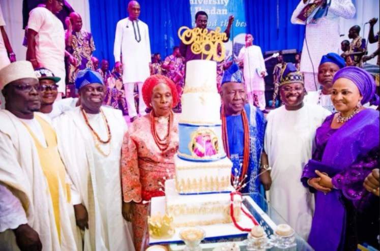 Governor Ajimobi and Yinka Ayefele all smiles at Olubadan's birthday party (Photos)