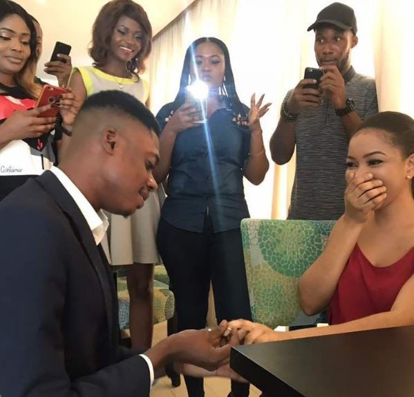 Comedian Ebiye proposes to his girlfriend, the video vixen in Orente video