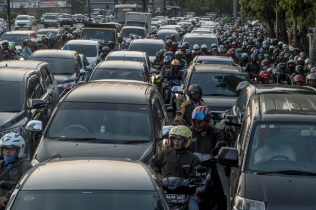 Indonesia traffic jam forces President out of car, treks to state event