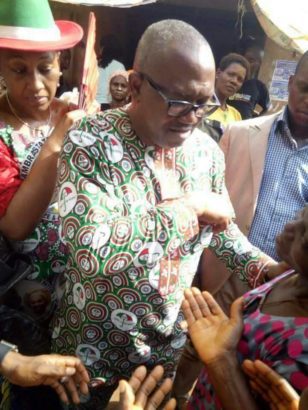 Former Governor Peter Obi Pictured Sharing Money Ahead Of Anambra Governorship Elections.