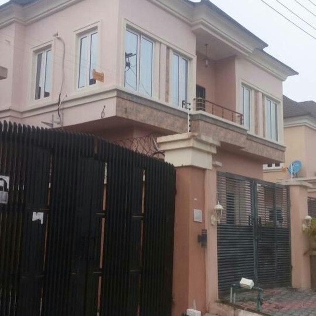 Bobrisky secretly packing out of his rented duplex, as PHCN cuts his power supply