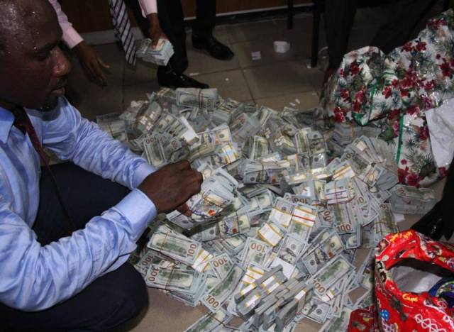 N13bn Ikoyi cash: Whistle-blower who led the EFCC to Ikoyi apartment may get N325m reward