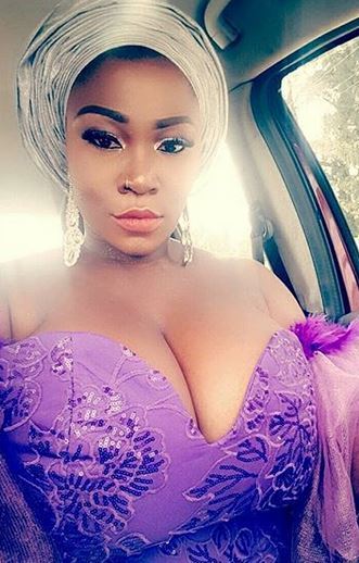 Roman goddess and another busty lady wants to steal the shine at Oritsefemi's wedding