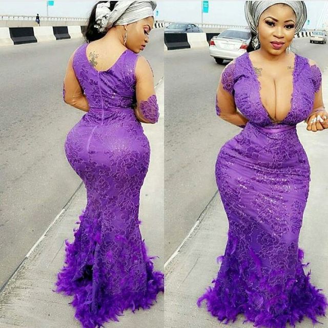 Roman goddess and another busty lady wants to steal the shine at Oritsefemi's wedding
