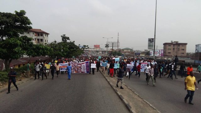 Rivers State indigenes match in support of SARS operations in the state