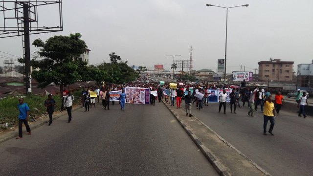 Rivers State indigenes match in support of SARS operations in the state