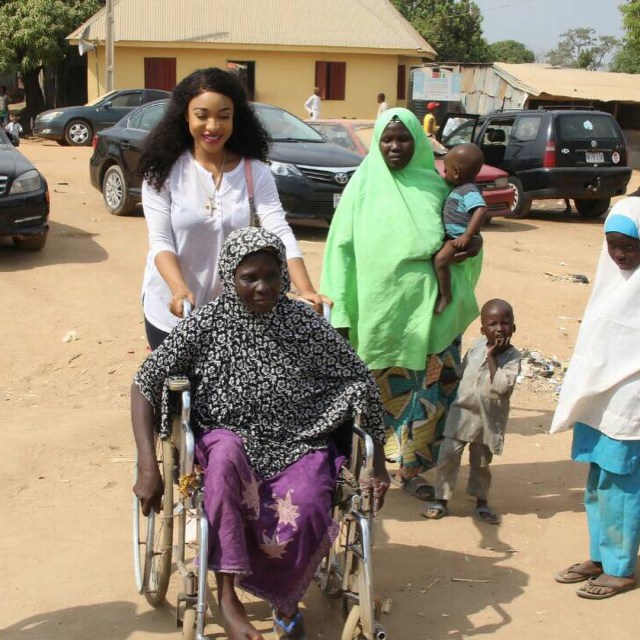Tonto Dikeh All Smiles As She Visits Physically Challenged People In Abuja.
