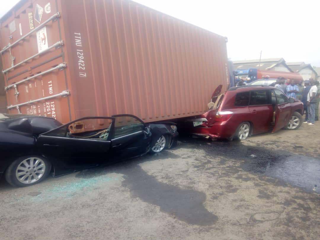 Container falls on cars in Apapa, Lagos