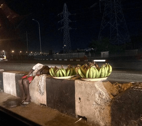 Plantain seller who was photoed hawking in the middle of the night gets enrolled in a private school after passing entrance exam (Photos)