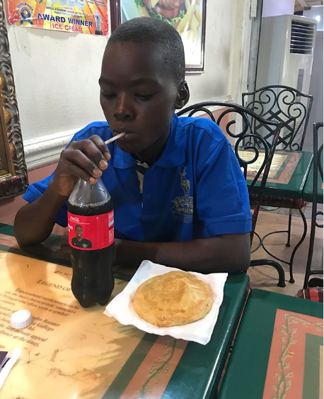 Plantain seller who was photoed hawking in the middle of the night gets enrolled in a private school after passing entrance exam (Photos)