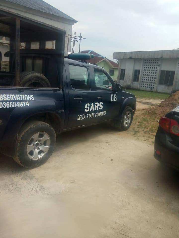 Six SARS officers arrested for allegedly extorting N40,000 from twin brothers in Delta State (Photos)