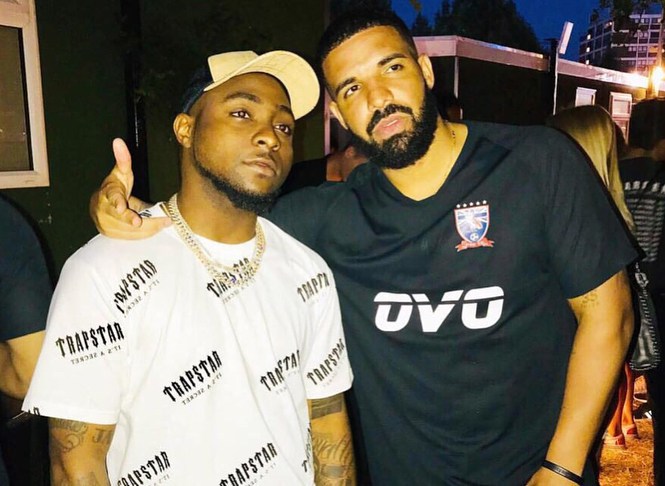 Davido poses for picture with Drake at wireless festival (Photos)