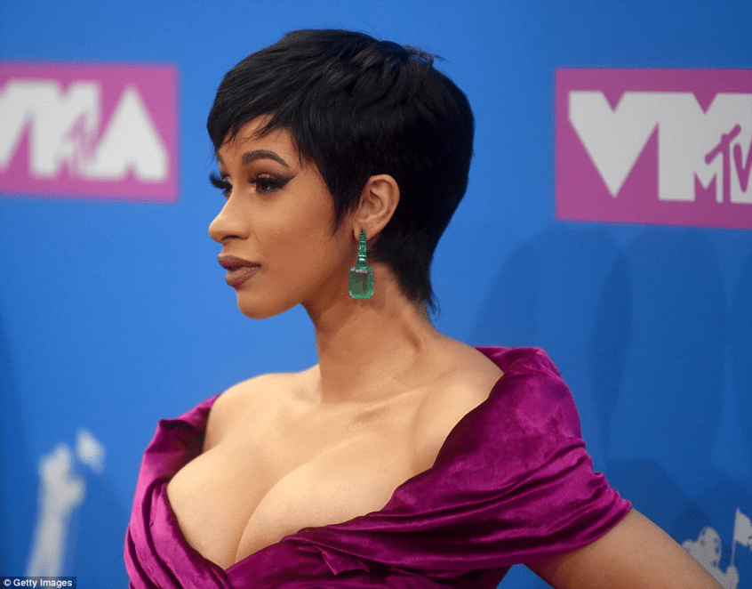 Cardi B shows her sizzling post-baby body as she hits the carpet at 2018 VMAs (photos)